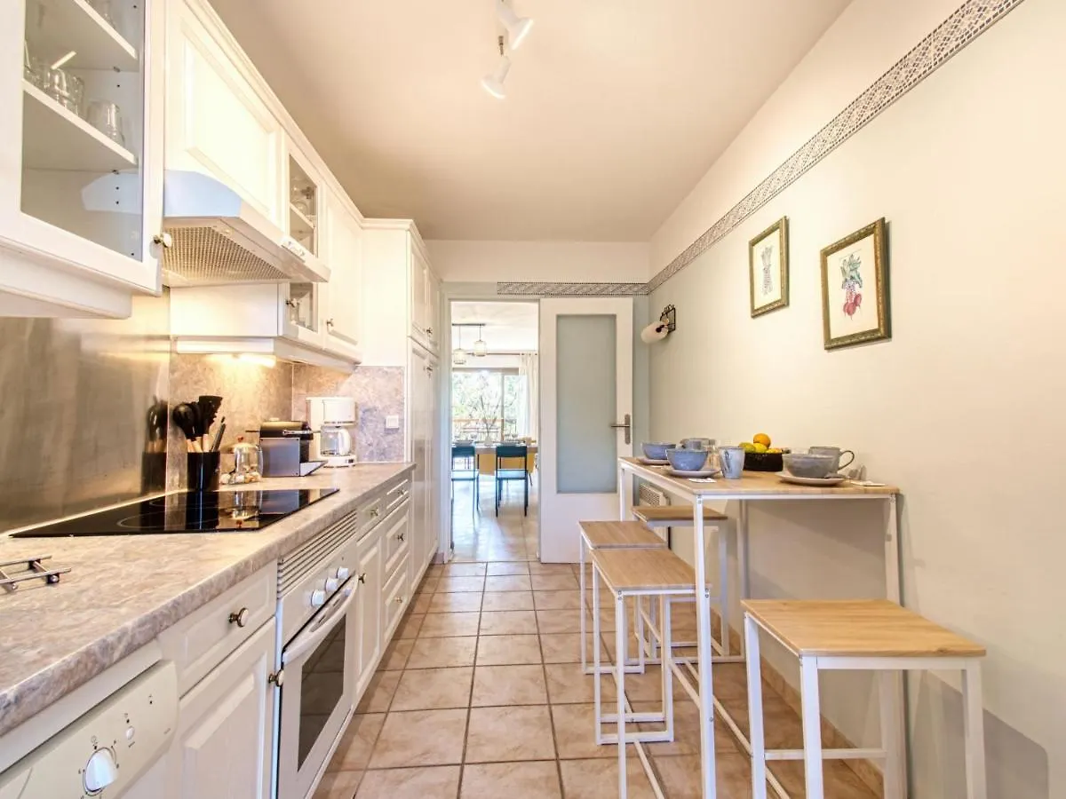 Apartment Le Capricorne By Interhome Saint-Raphaël