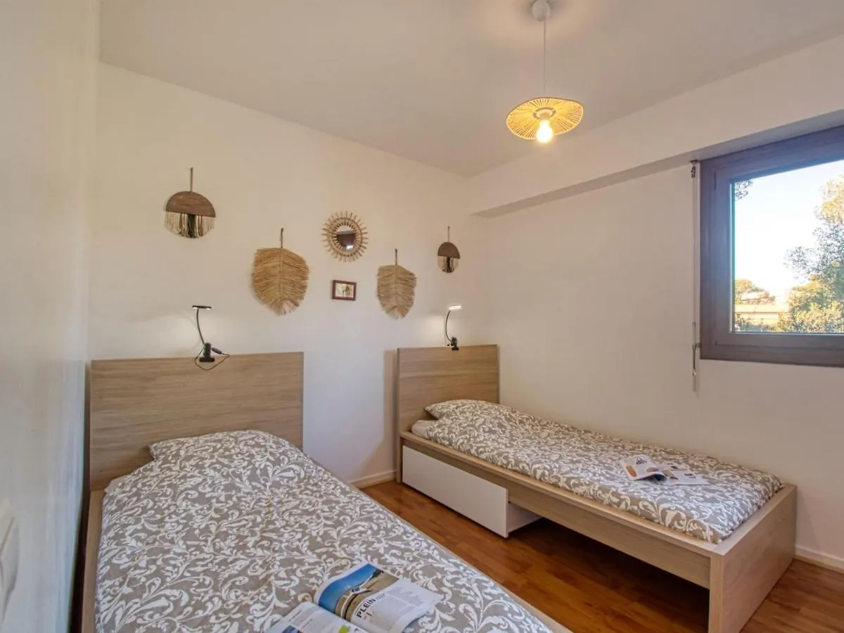 Apartment Le Capricorne By Interhome Saint-Raphaël